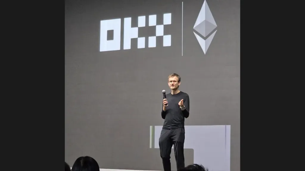 Vitalik Buterin, cofundador de Ethereum, en el escenario de OKX durante la semana de TOKEN2049 Singapur